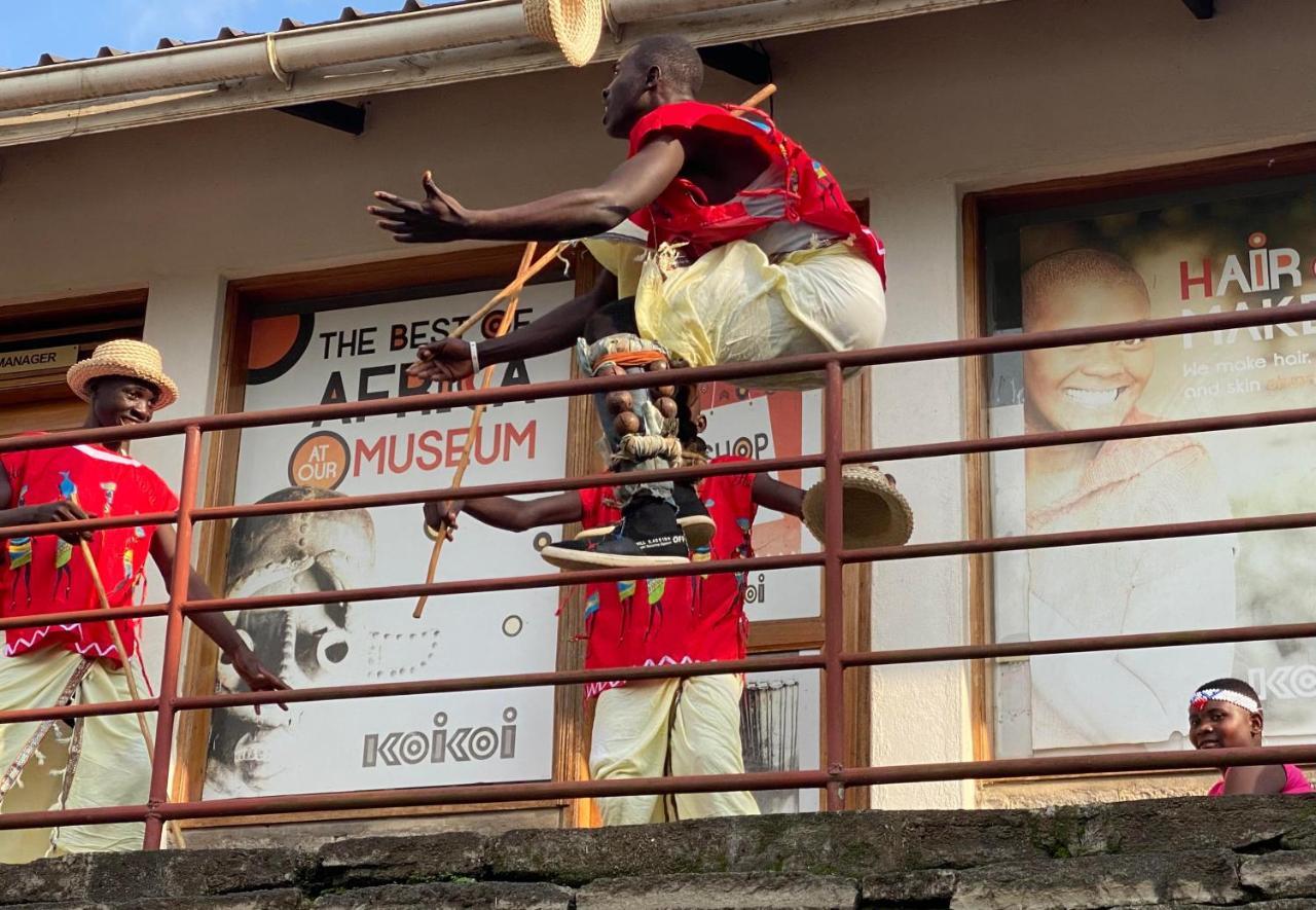 Koi Koi, Fort Portal Kasusu Экстерьер фото