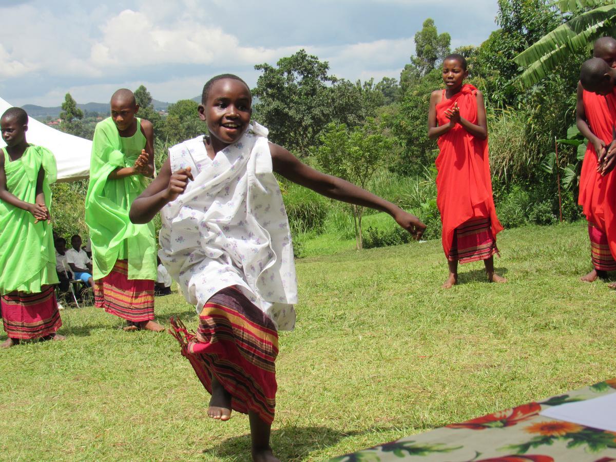 Koi Koi, Fort Portal Kasusu Экстерьер фото