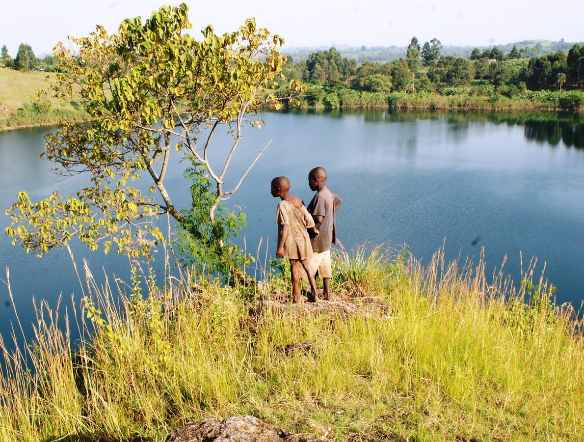 Koi Koi, Fort Portal Kasusu Экстерьер фото
